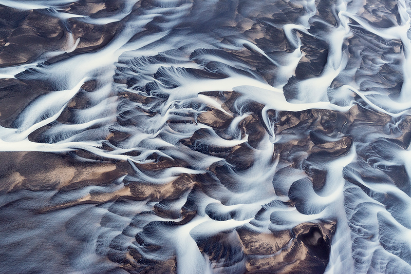 Illustration for article titled Absolutely Stunning Examples Of Lakes And Rivers With Unearthly Colors